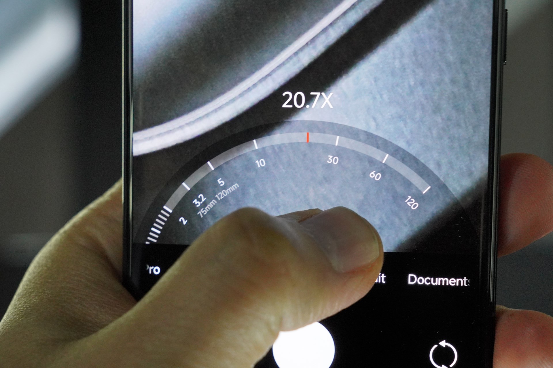 超広角から、デジタルズームを組み合わせた120倍まで、シームレスにズームしていくことが可能だ