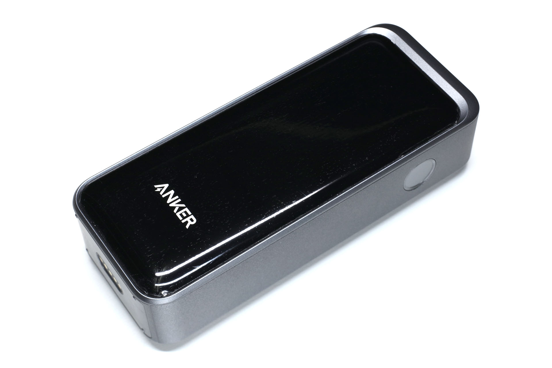 表面保護用テープを貼った様子。写真ではわからないが、細かな気泡が入ったりしている。