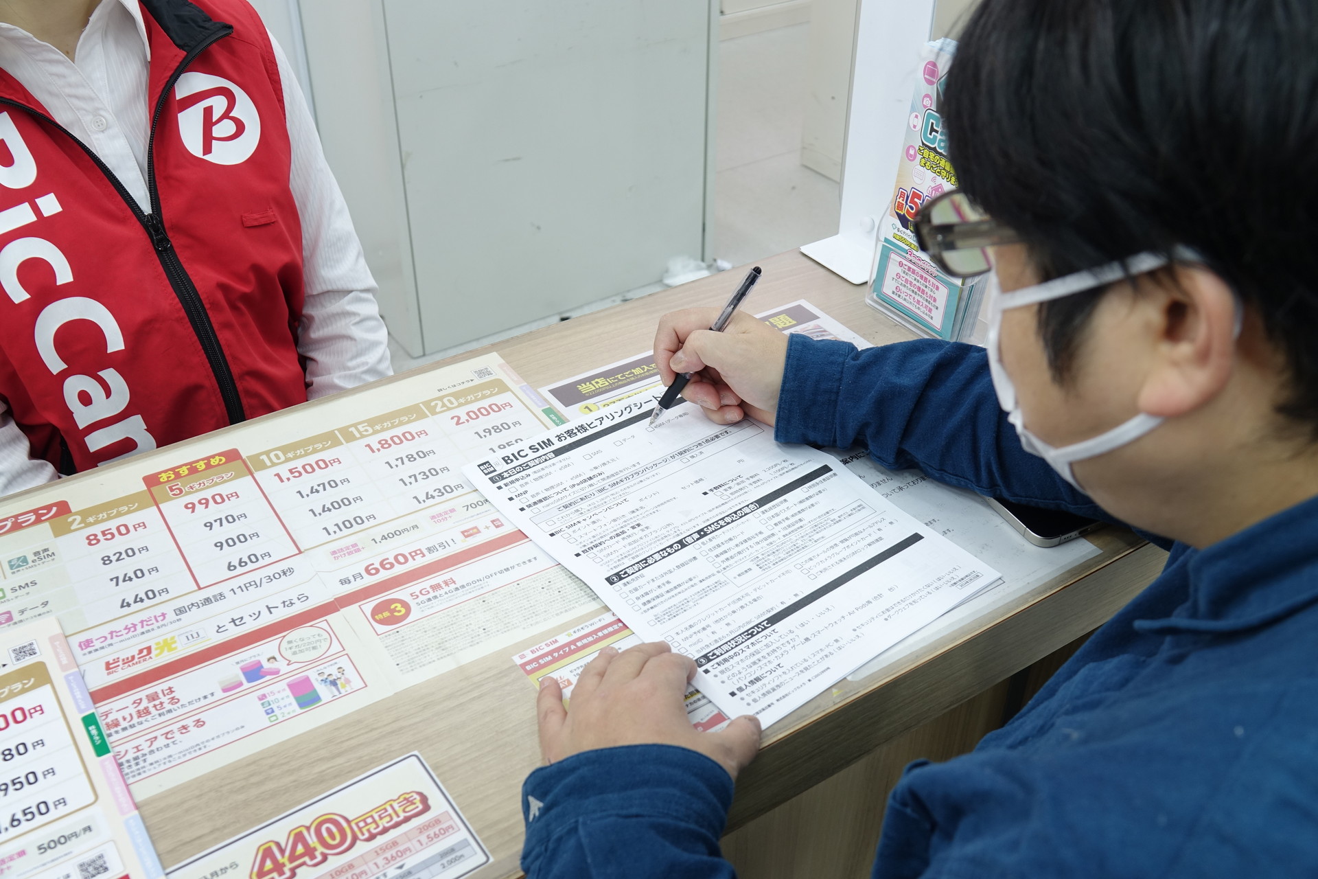 まずは、MNPか新規申込みかや、希望のプランについて、ヒアリングシートを記入