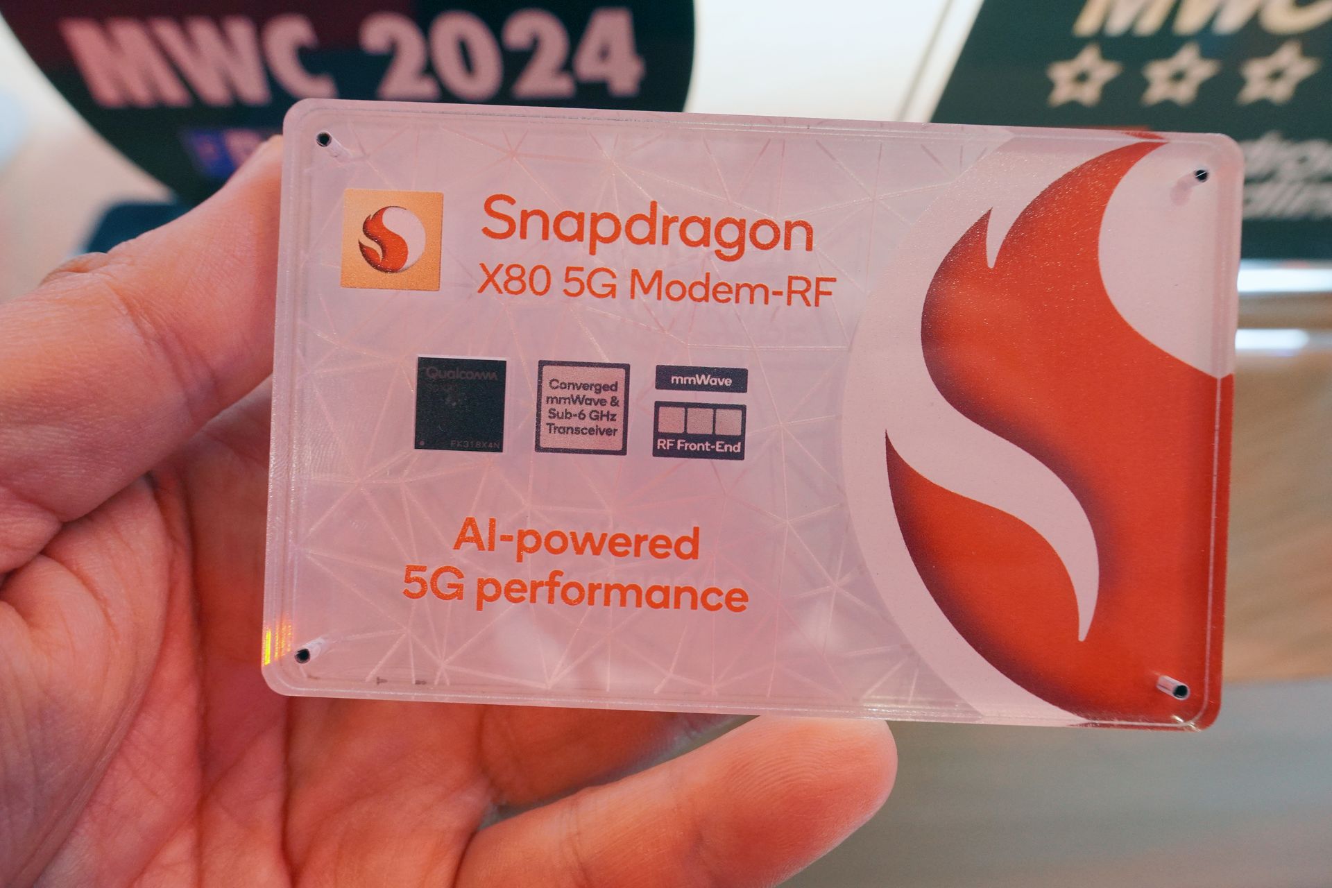クアルコムは、Snapdragon X80を出展