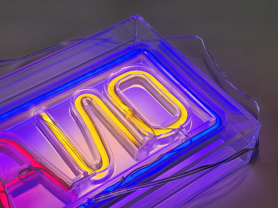 オリジナル オーダー   LED ネオン サイン ネオン ライト問合せ 専用 近所のゲオでLEDを使ったネオンっぽいオーナメントを買って