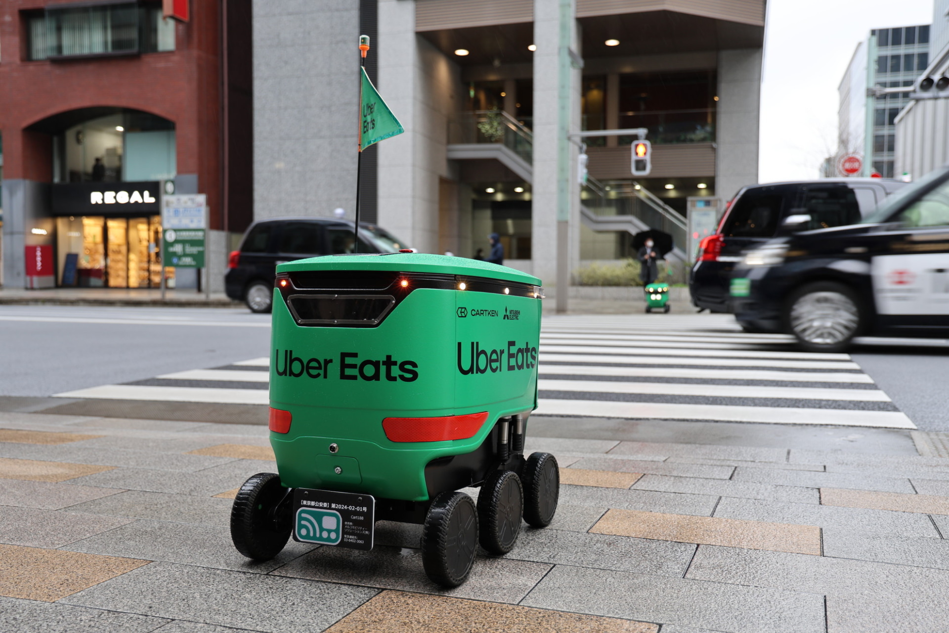 信号待ちするロボット
