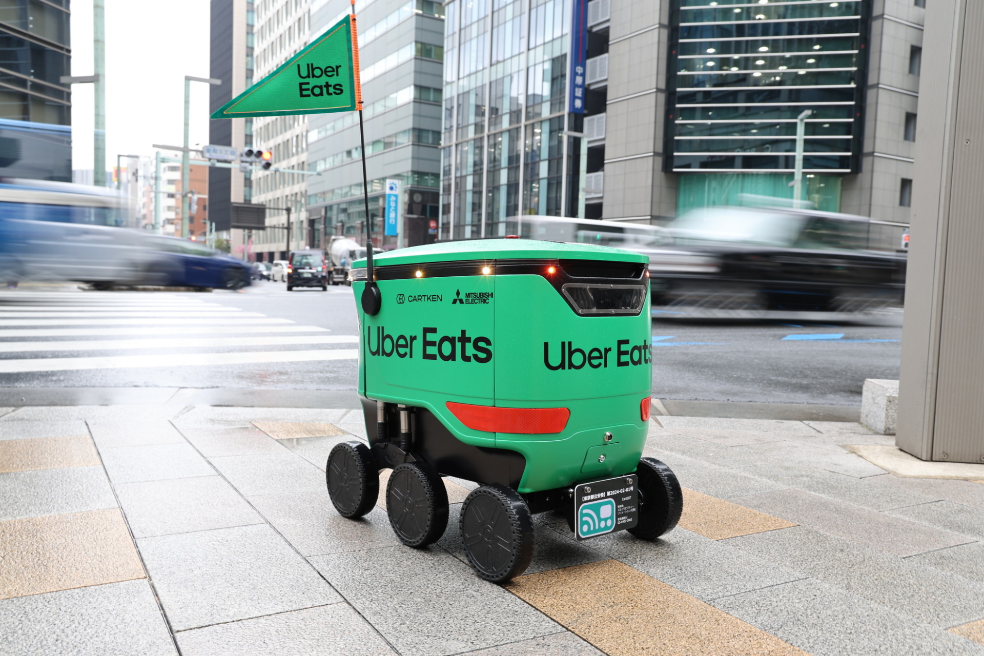 Uber Eats Japanと三菱電機、Cartkenが業務提携、都内でロボットによるUber Eatsの配送が6日にスタート