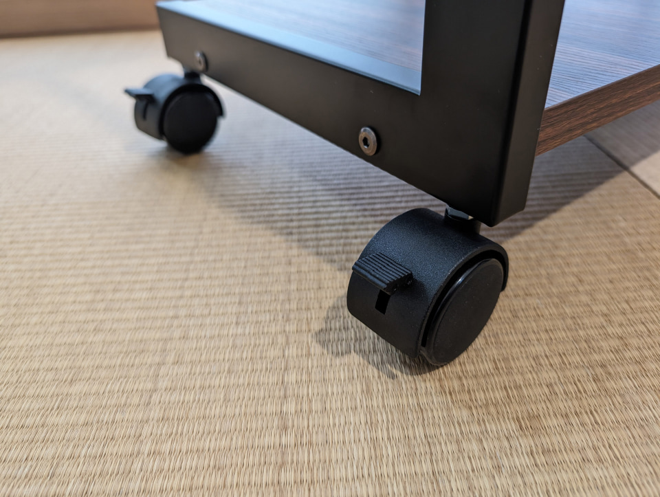 ゲーミングなパソコンの移動、メンテナンスが楽ちん、高さ調整も可能な