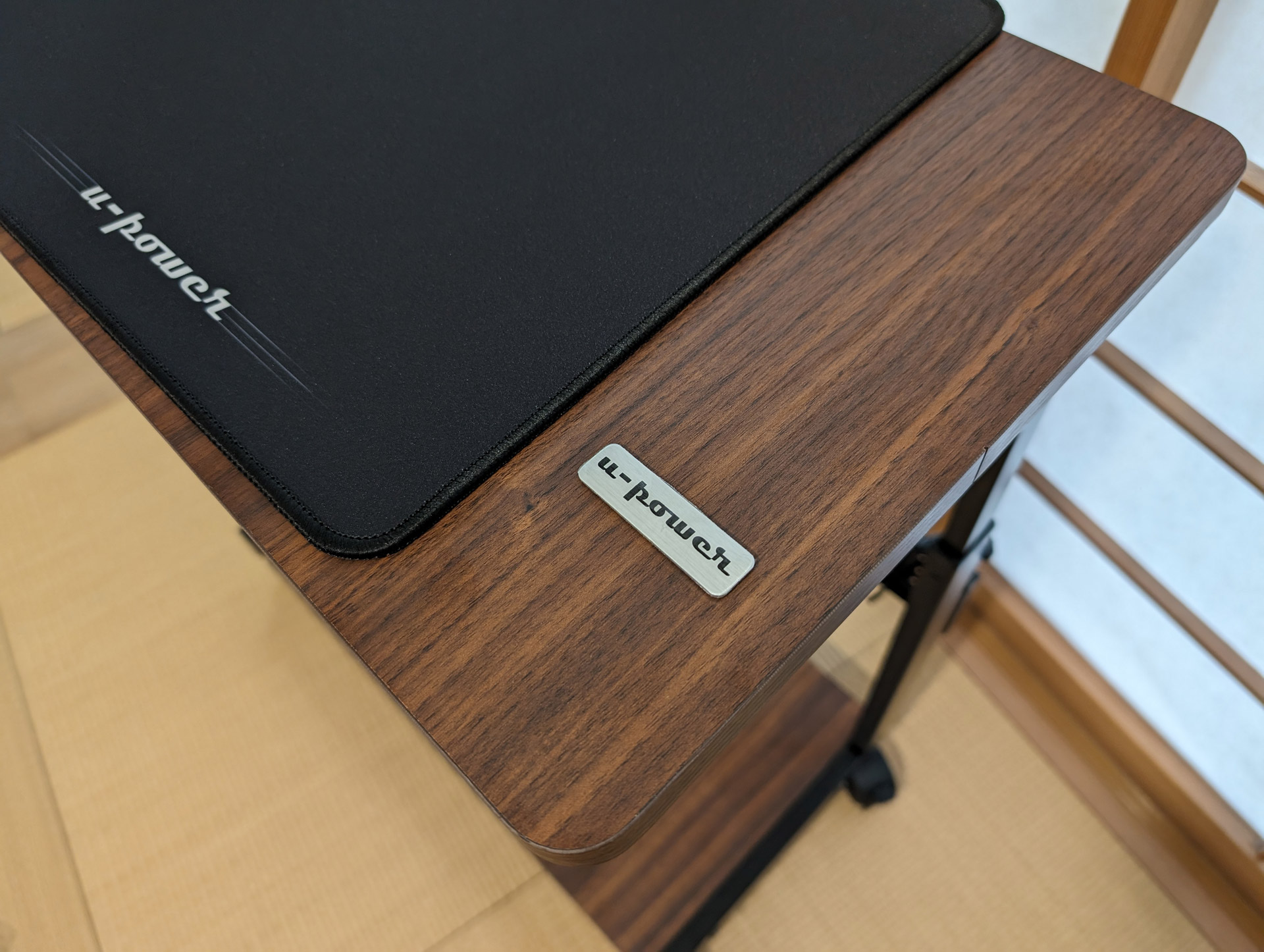 メタルなロゴステッカーも付属するのだが、なんとなくダサ……ゲフンゲフンなので未装着