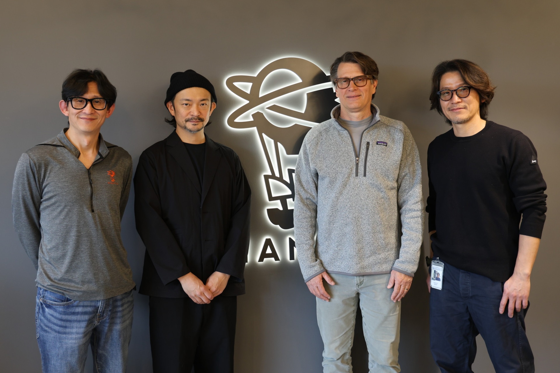 左から、Niantic バイスプレジデント（副社長） 川島 優志氏、ライゾマティクス 代表とアブストラクト 取締役の真鍋 大度氏、NianticのCEO ジョン・ハンケ氏、モデレーターを務めたNiantic 副社長と日本法人代表取締役社長の村井 説人氏