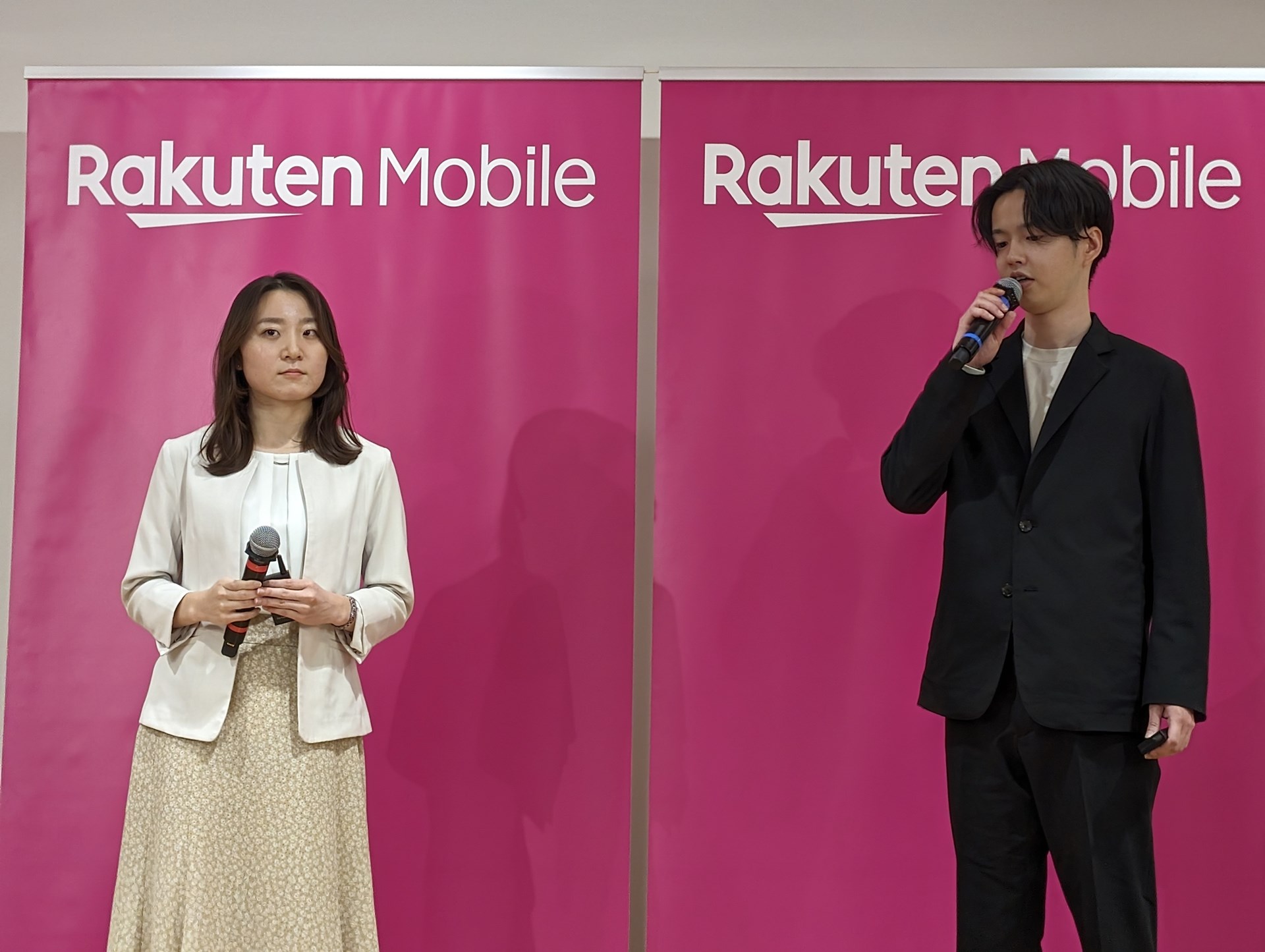 登壇した楽天モバイル ブランドマーケティングコミュニケーション部の池田瑛里奈氏（左）とサービス企画推進部の大手駿介氏（右）