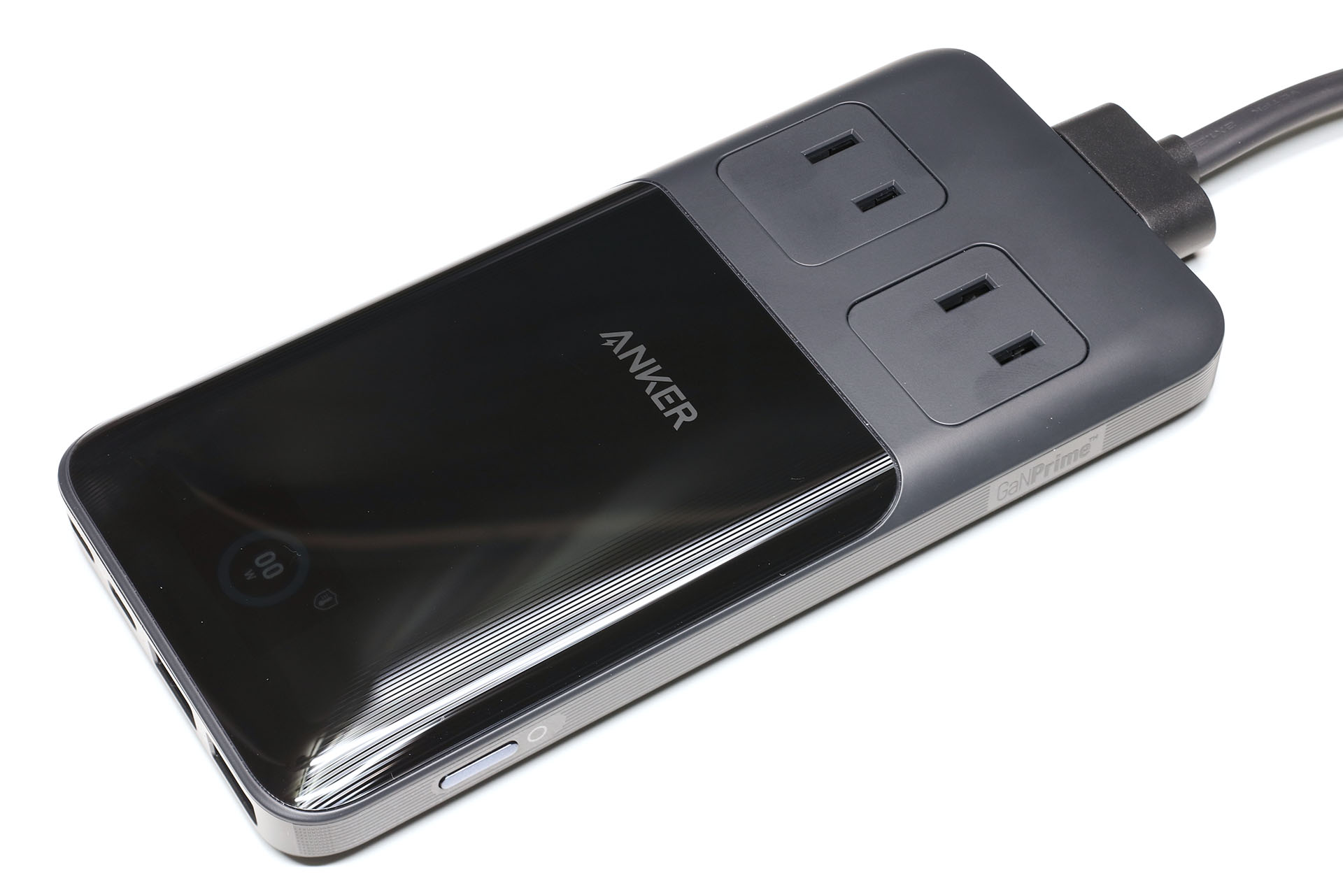 Anker Prime Charging Station (6-in-1, 140W)本体。サイズは約奥行き162×幅79×厚さ18mmで、重さは約300g(本体のみ)。