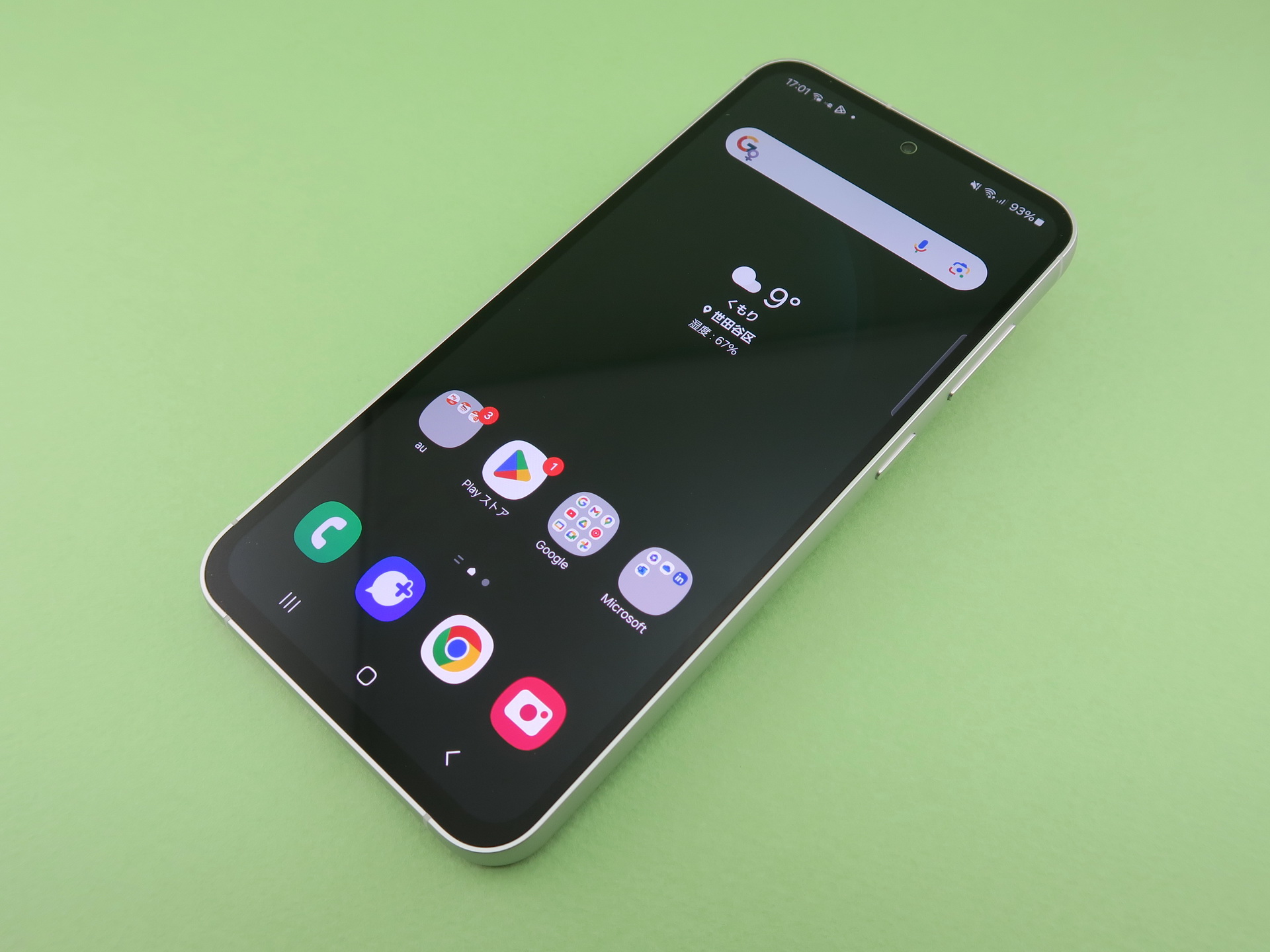 au／サムスン「Galaxy S23 FE SCG24」、約158mm（高さ）×76mm（幅）×8.2mm（厚さ）、約209g（重さ）、ミント（写真）、クリーム、グラファイトをラインアップ