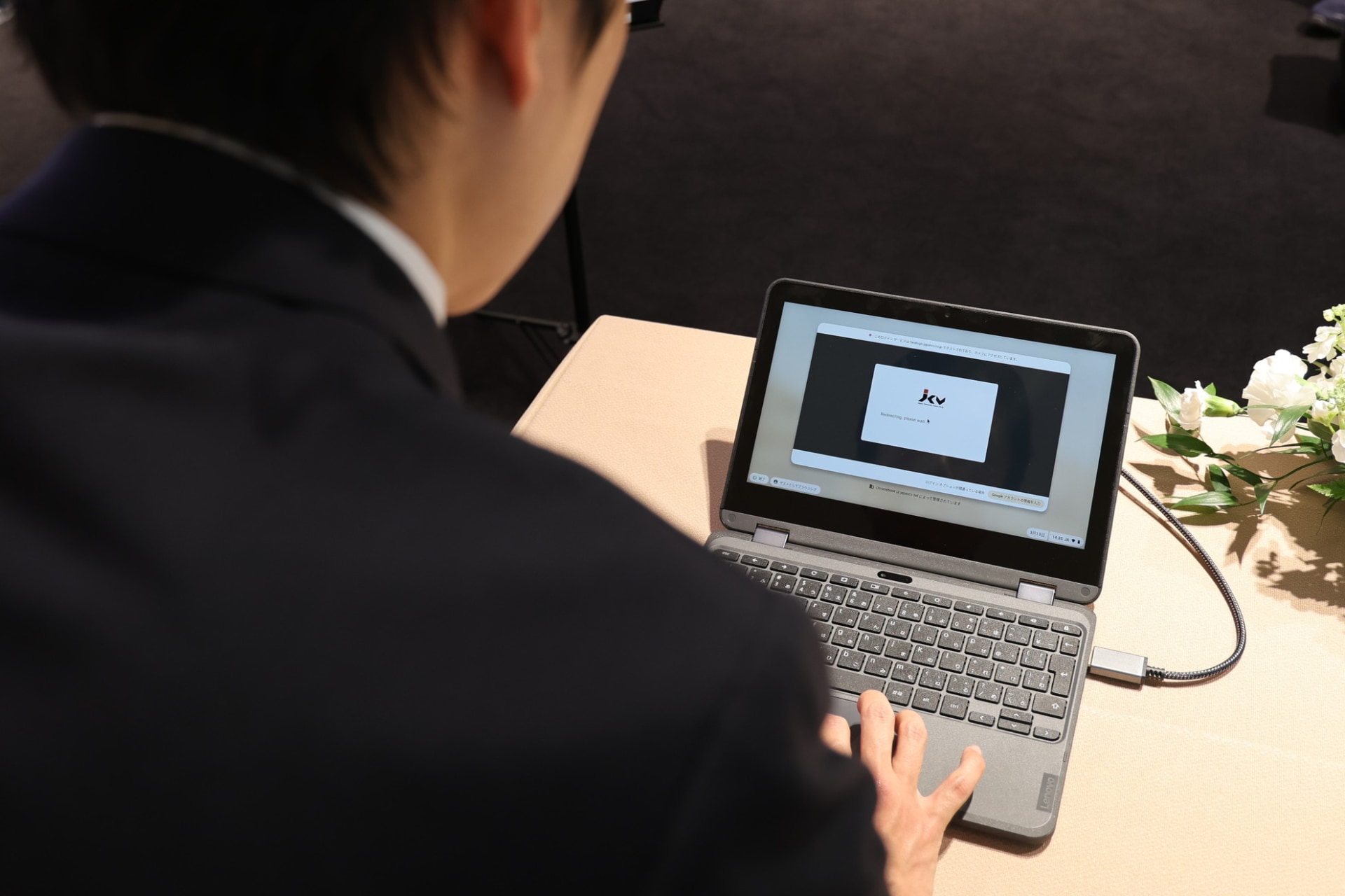 JCVの顔認証技術を利用し、Workspaceへ顔認証でログイン。1つの端末でユーザーの切り替えもできる
