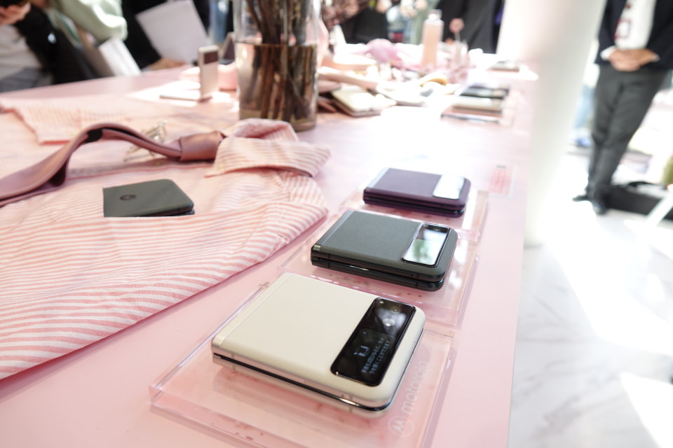 モトローラが渋谷にポップアップストア、折りたたみスマホの体験と無料