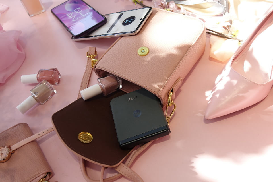 モトローラが渋谷にポップアップストア、折りたたみスマホの体験と無料