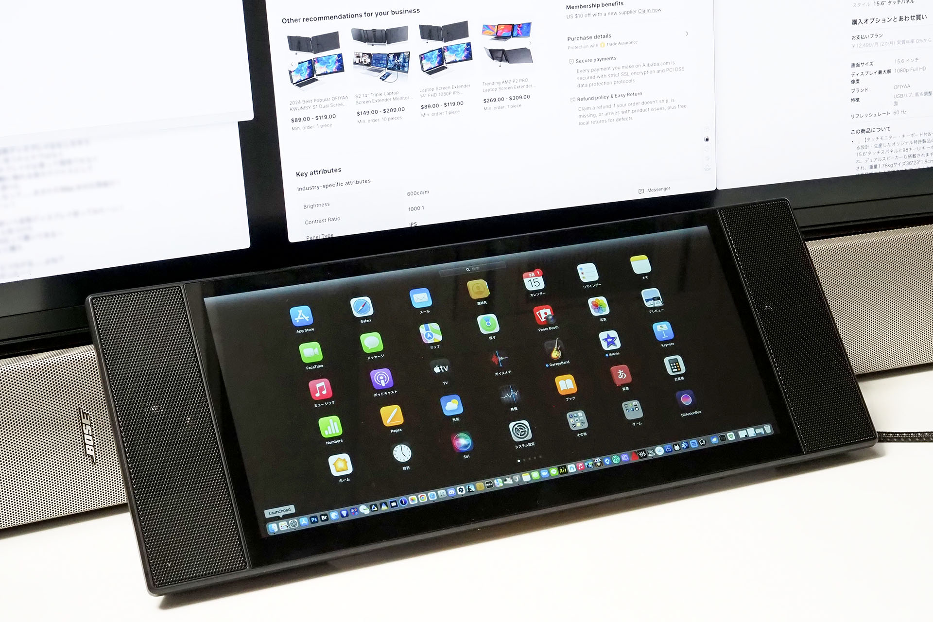 macOSの拡張ディスプレイとして設定。L1上でDockをクリックしてLaunchpadを表示させたりできる。メインディスプレイ前方下ってけっこう空間ができるので、この位置もなかなか便利。