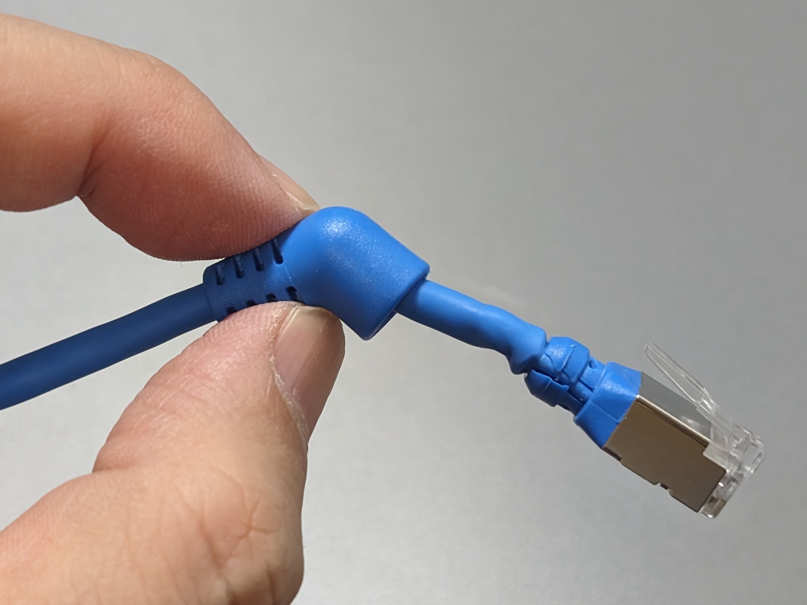 ブーツを外すと、実際には回転機構はなく、ブーツ部は角度をつけているだけなのがわかる