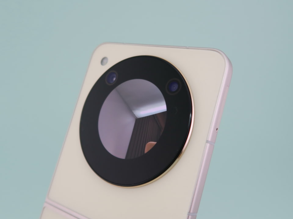 Libero Flip」、6万円でデビューできるフォルダブル