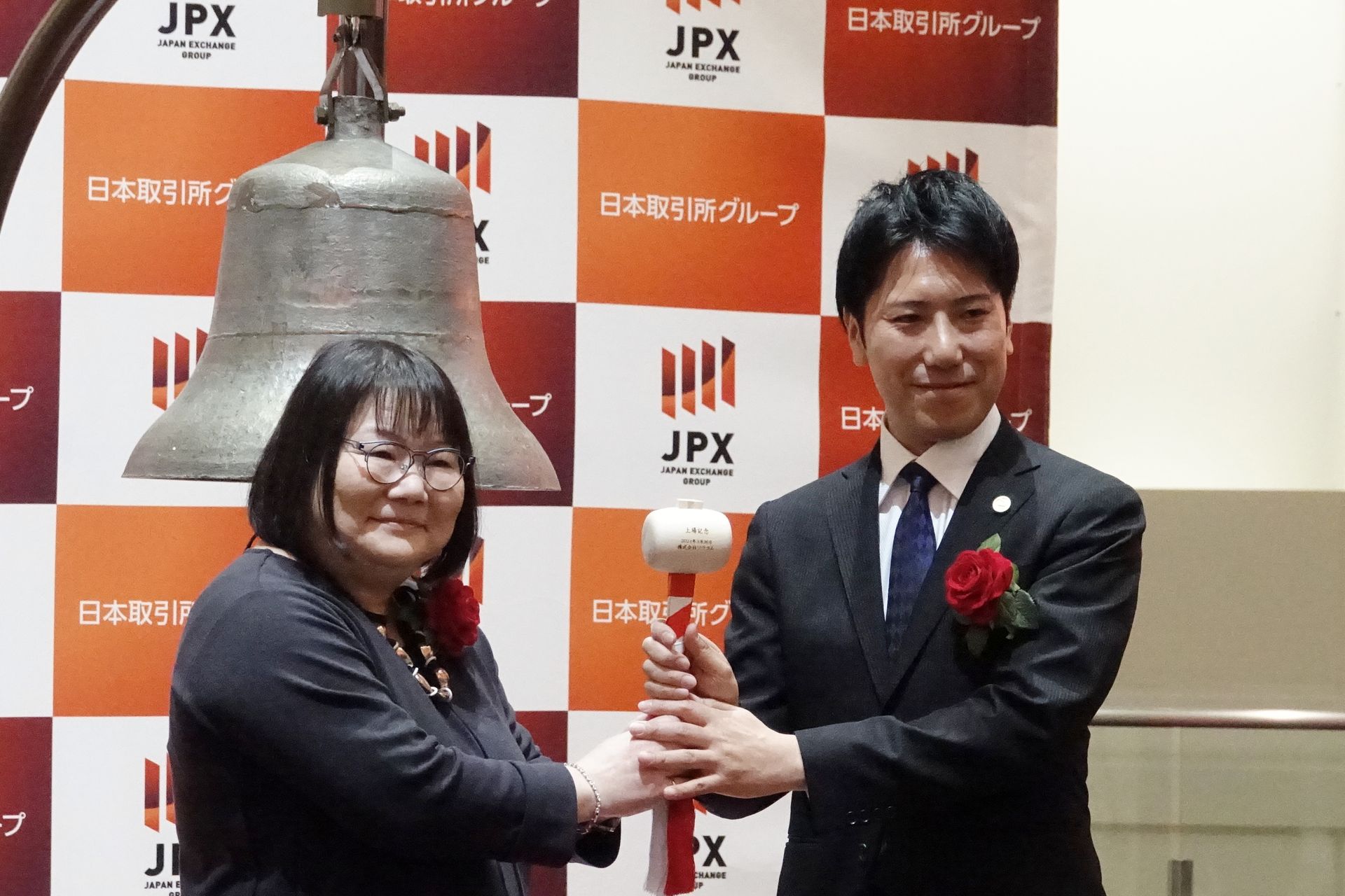 左：ソラコム 取締役 最高財務責任者 CFOの五十嵐知子氏、右：ソラコム IR担当の長野友樹氏