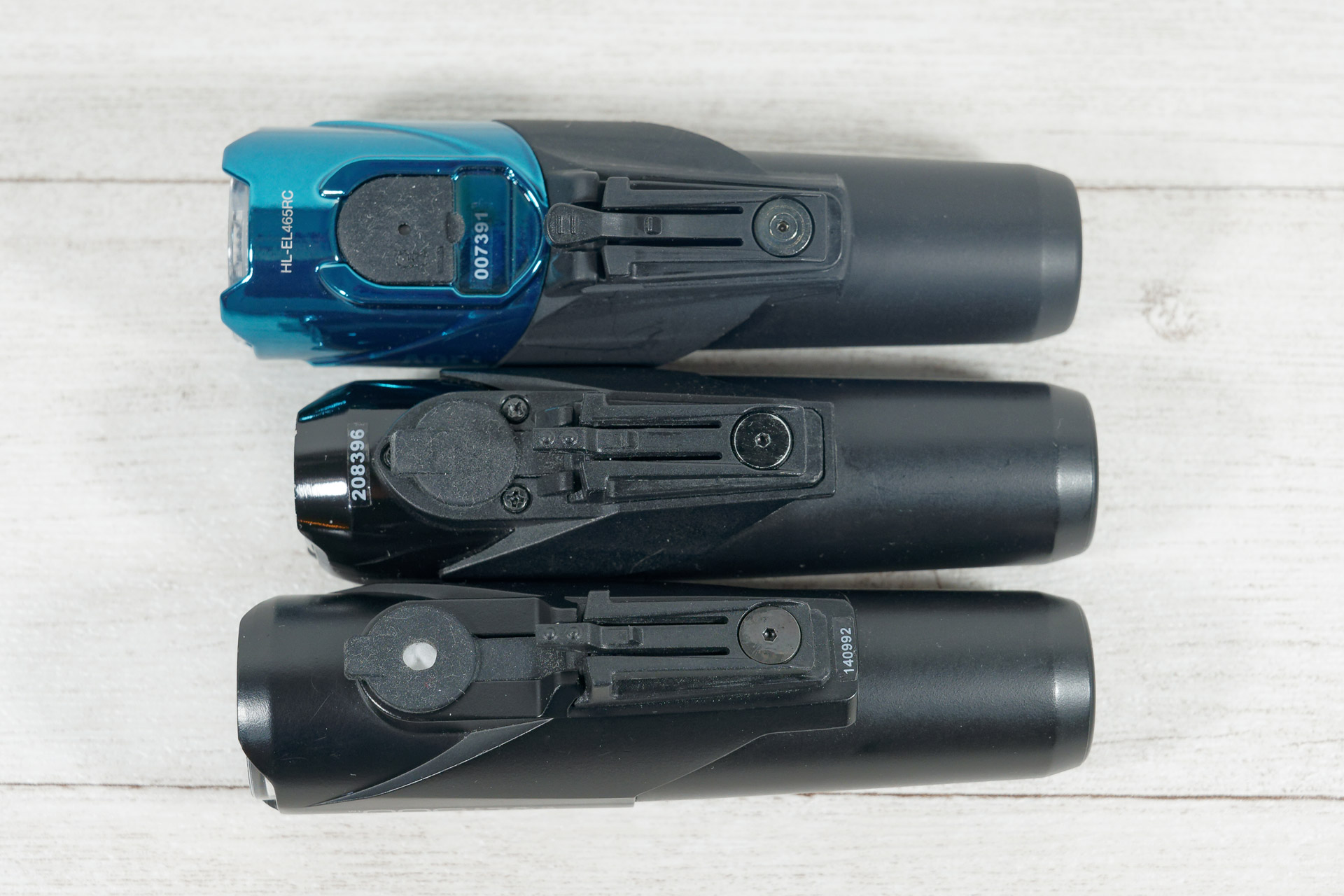 ブラケットスペーサーのツマミ部分が当たりの優しいデザインに