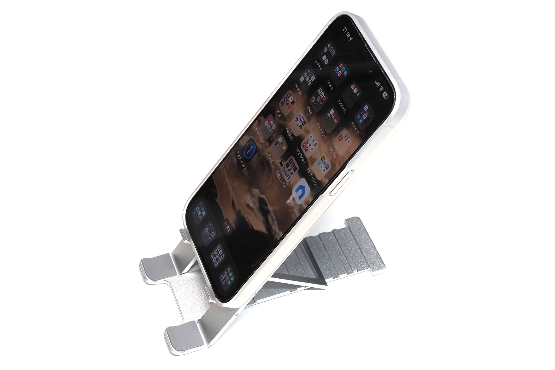 iPhone 15 Pro Maxを置いた様子。