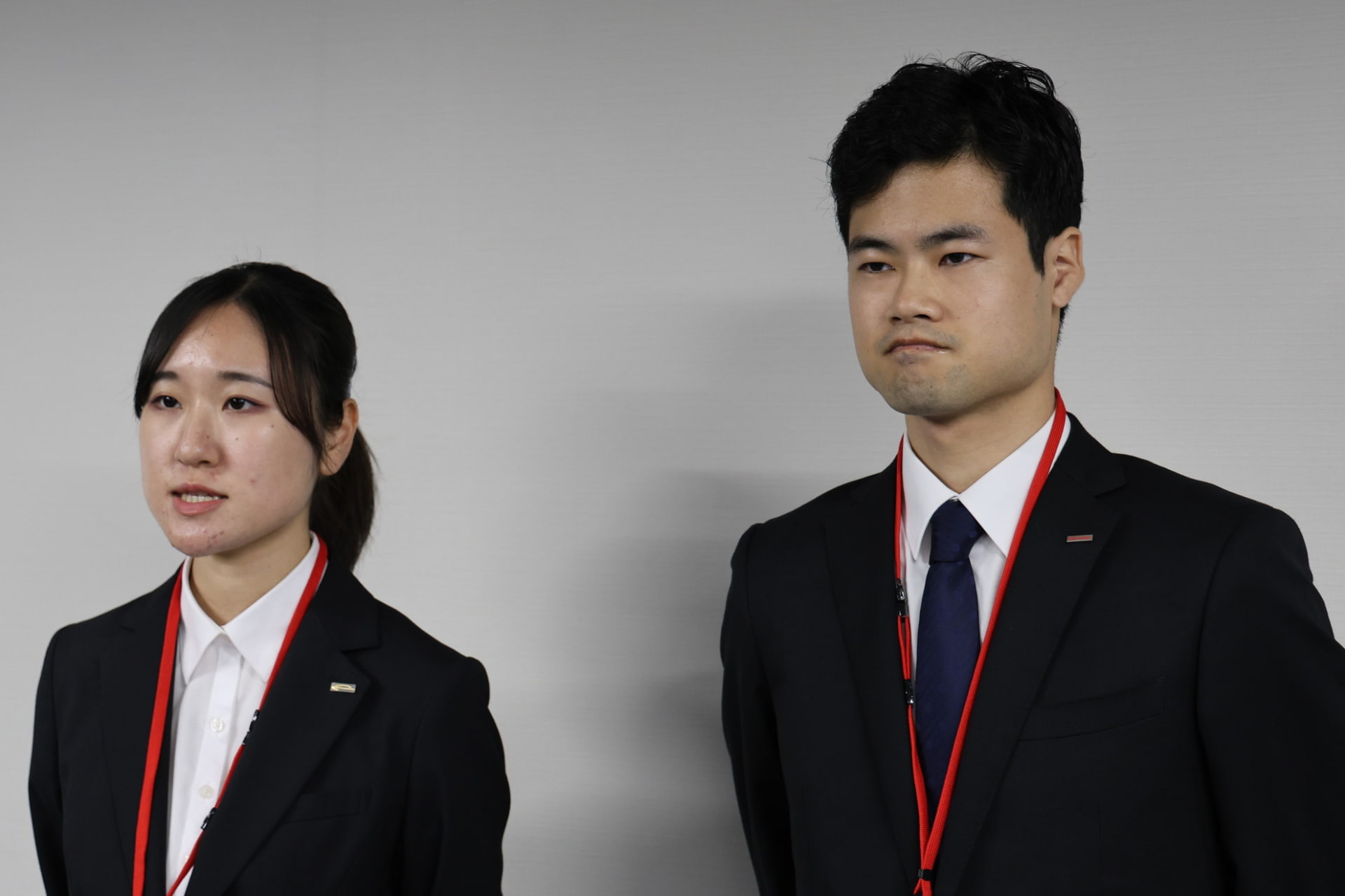 左から新入社員の秦 ゆかり氏と淵野 弘大氏