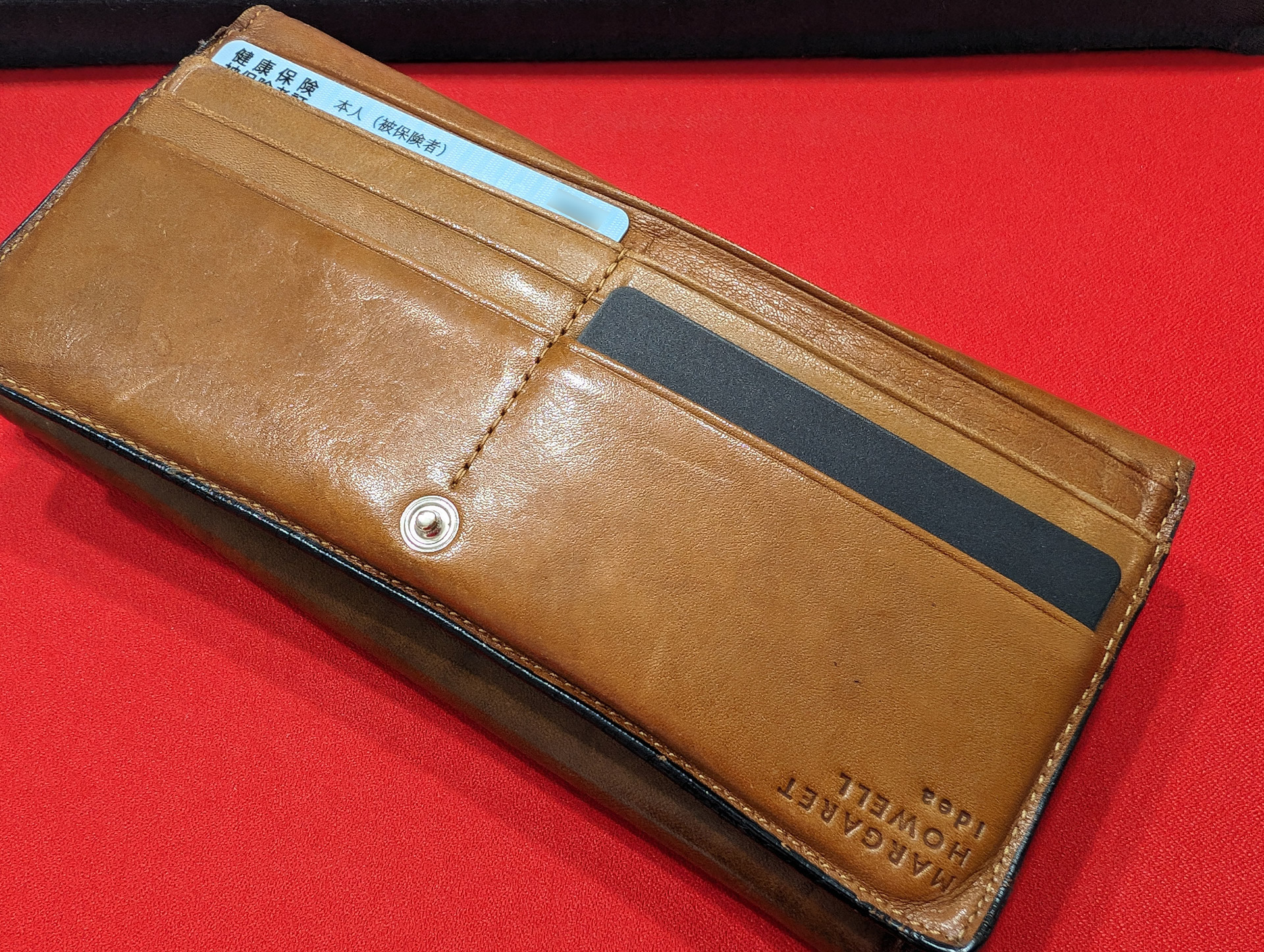 財布のポケットに自然に収まる