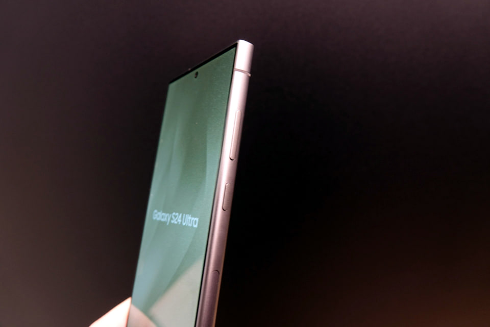 auから「Galaxy S24 Ultra」、11日に発売 - ケータイ Watch