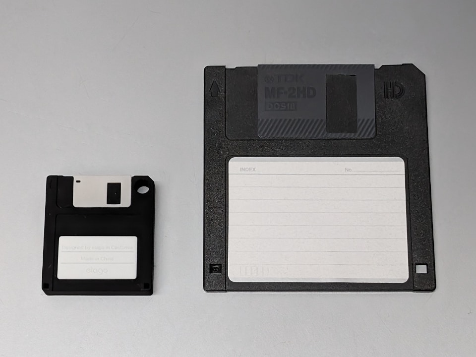 もはやノスタルジックの域、今は懐かしいフロッピーディスクの形状を
