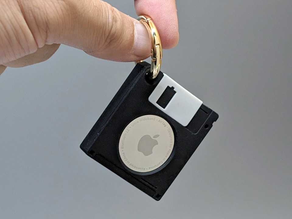 Apple アクセサリーキット フロッピーディスク付き もはやノスタルジックの域、今は懐かしいフロッピーディスクの形状を