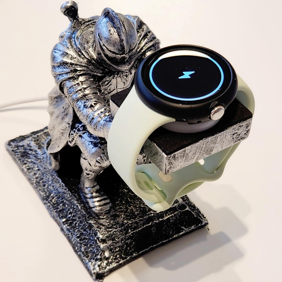 スマートウォッチ対応のヘビーな腕時計スタンドを衝動買い - ケータイ