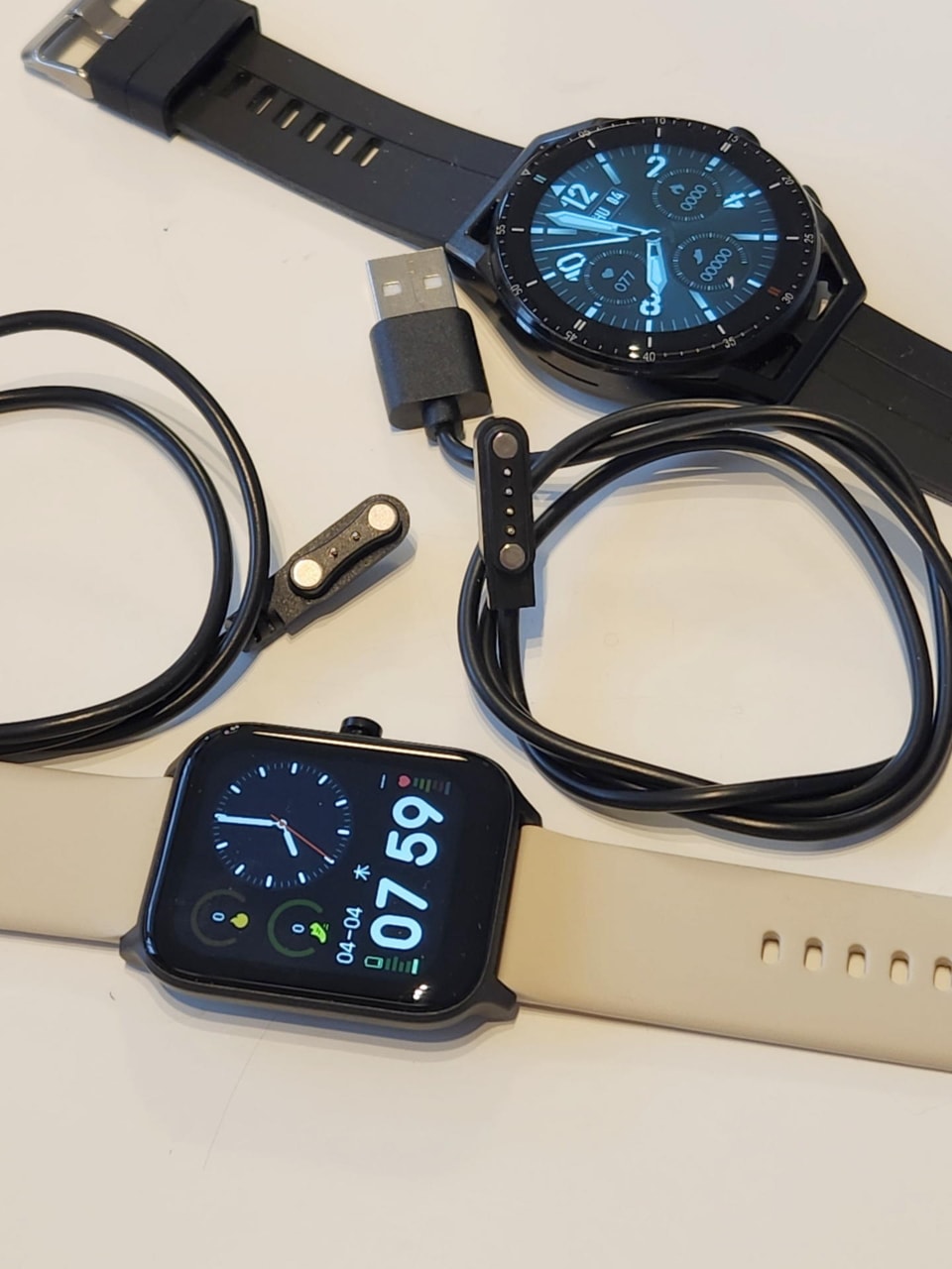 スマートウォッチ対応のヘビーな腕時計スタンドを衝動買い - ケータイ