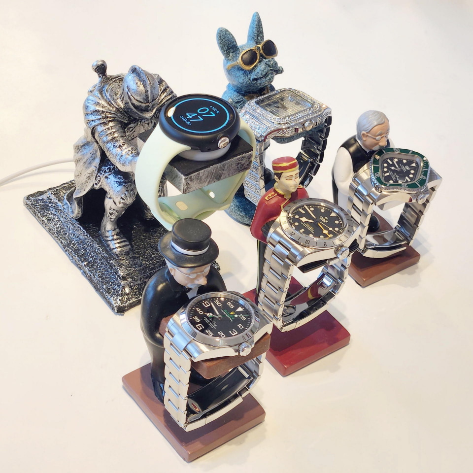 スマートウォッチ対応のヘビーな腕時計スタンドを衝動買い - ケータイ