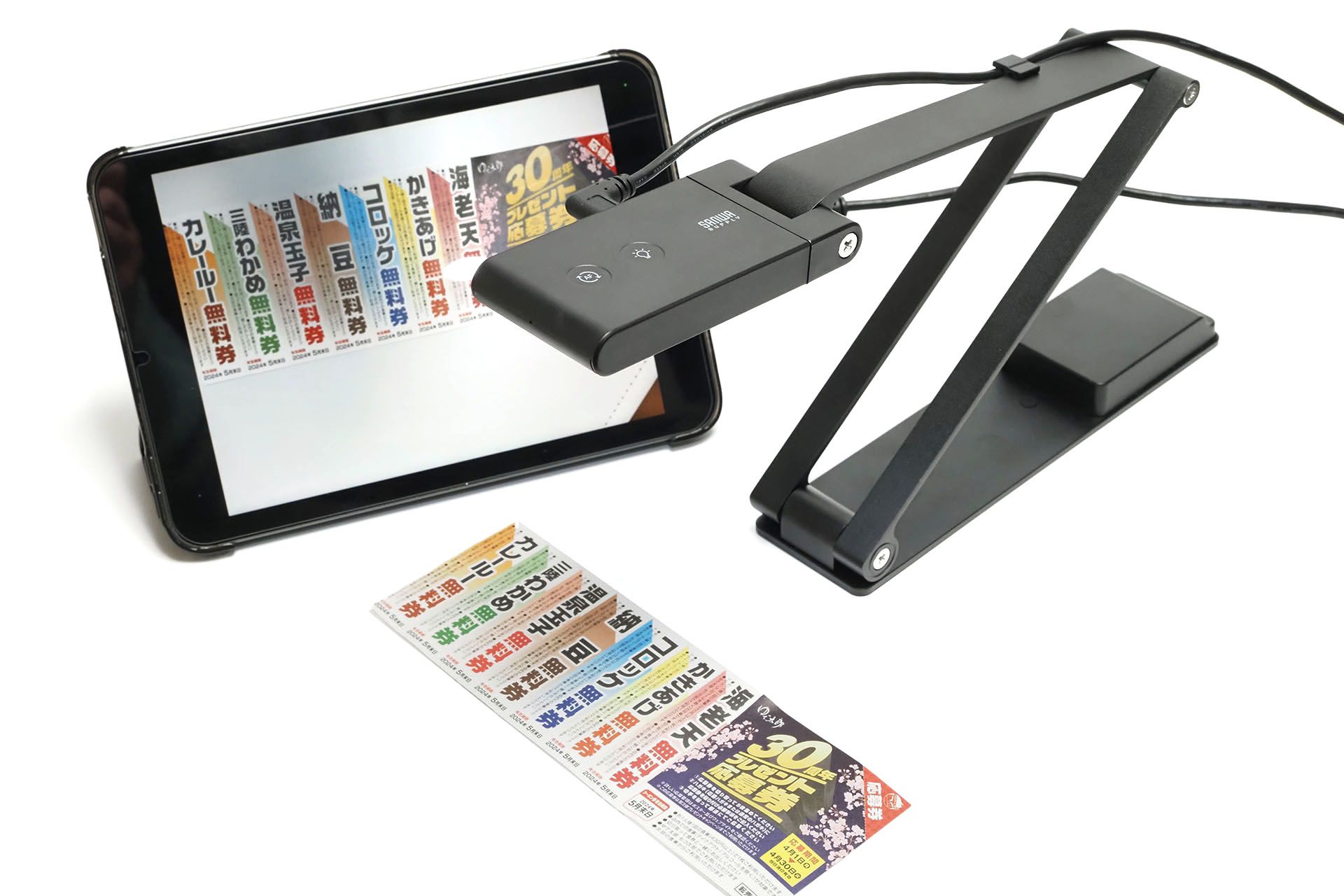 アプリを起動すると写るじゃないですかぁ〜♪　ちなみにアプリは「CamX」を使っている。CamXはiPadをサブディスプレイ化するためのアプリと思われるが、ほかの同系統アプリと同様、UVCデバイスからの映像を録画したり静止画撮影したりする機能があり、撮影された映像は写真アプリに直接入るので便利。