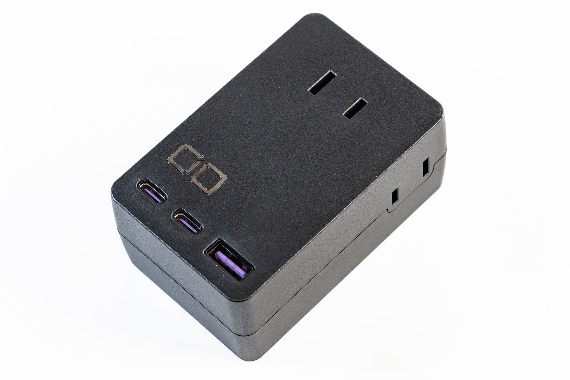 本体カラーは2色あり、今回はブラックを購入