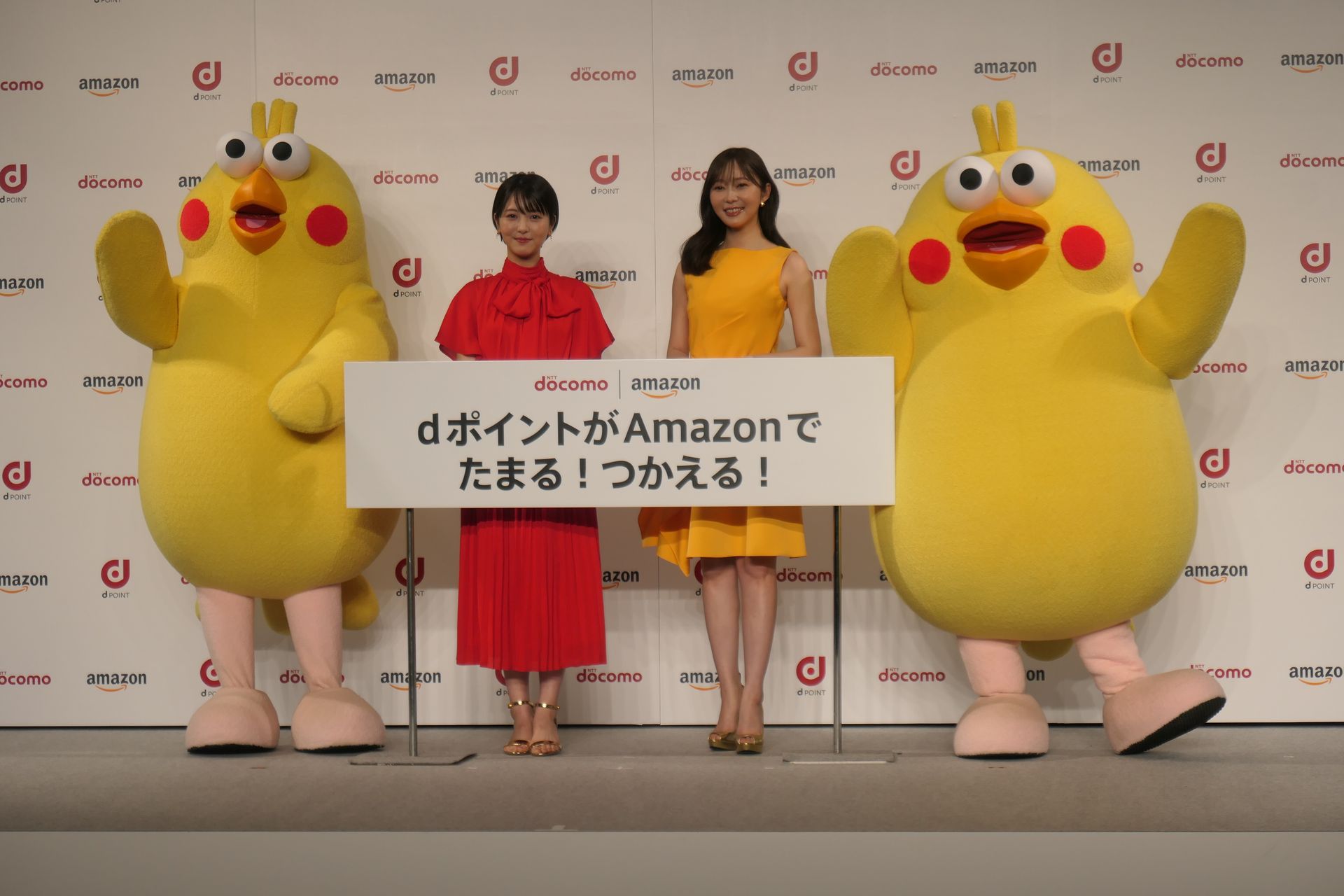 発表会には浜辺美波と指原莉乃もゲストとして登場した