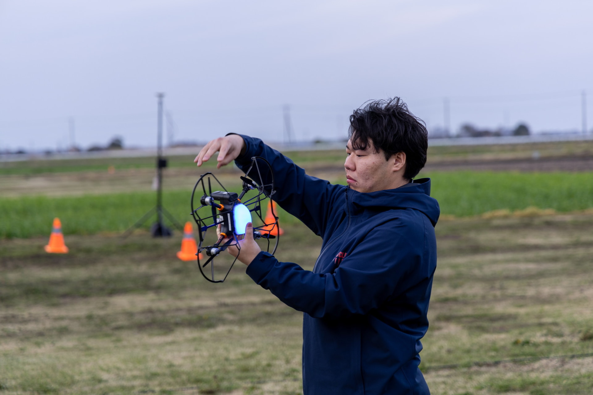 コンパス機能を調整する様子