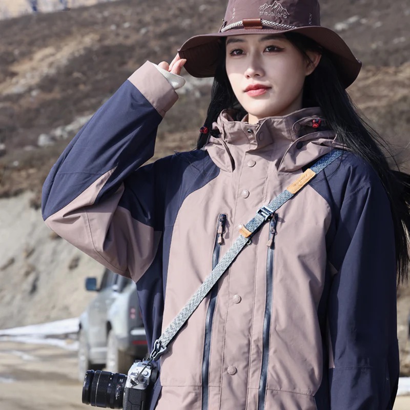 アウトドアに馴染むイメージのカメラストラップだ。※画像はUlanzi直販サイトより抜粋。