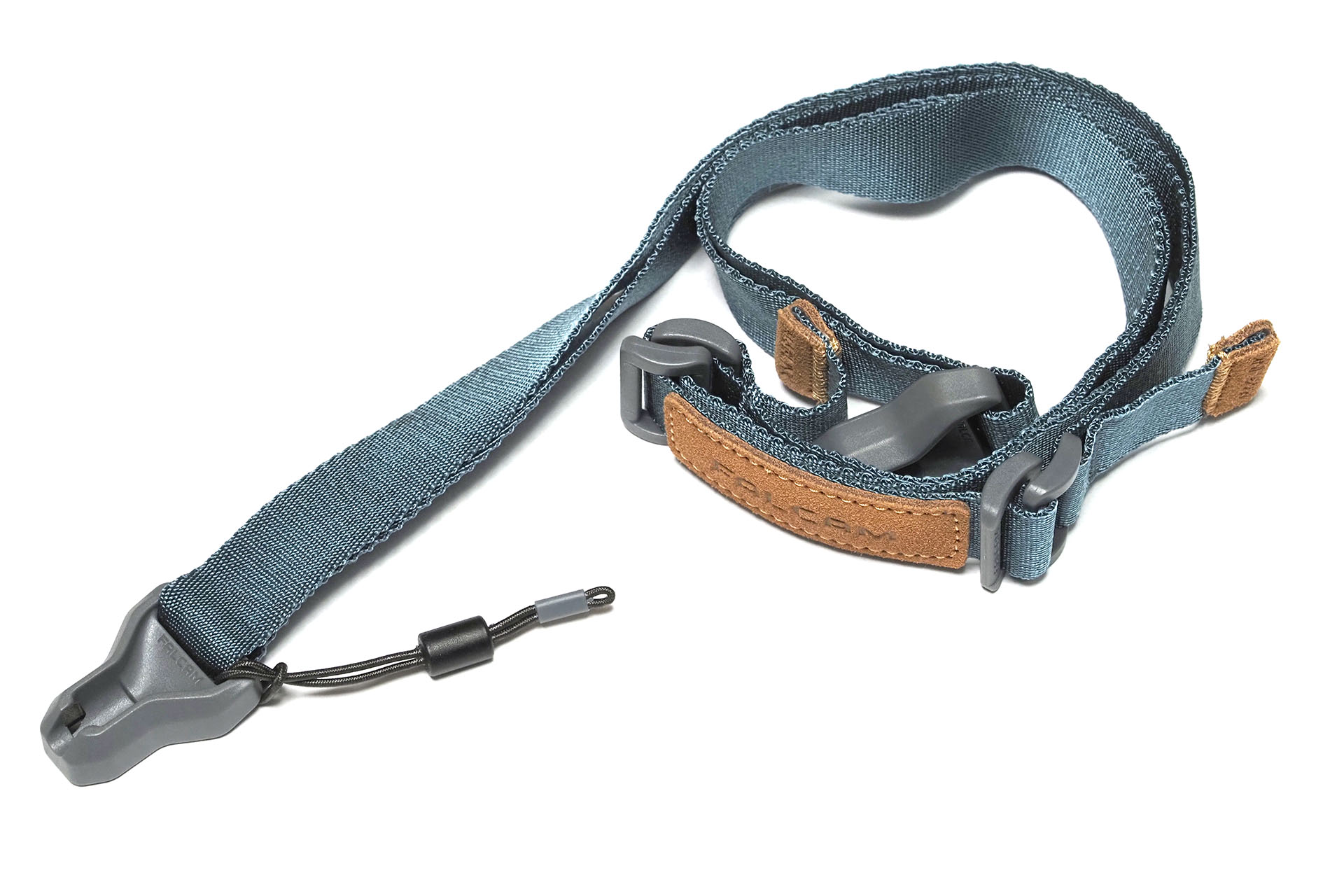 Maglinkショルダーストラップのバックルに、Maglinkのパーツを接続。