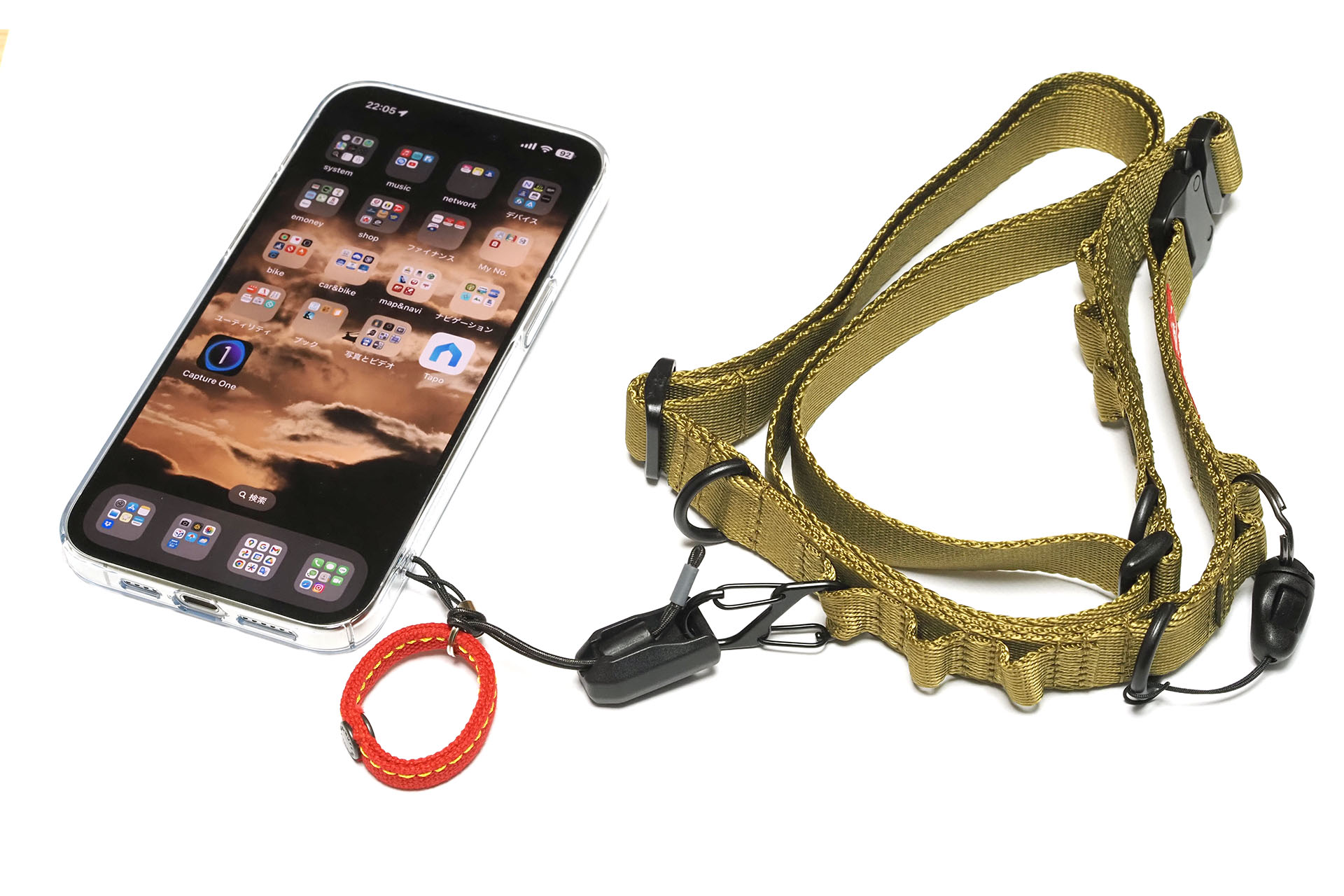 マグネット着脱式のタスキ掛けストラップとなった。