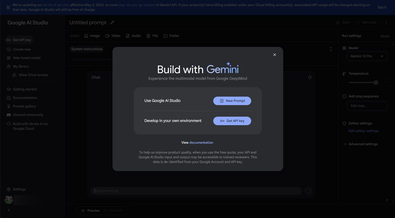 Gemini 1.5 Proを手っ取り早く試せる「Google AI Studio」。画面テーマはダークモードしかないようだ