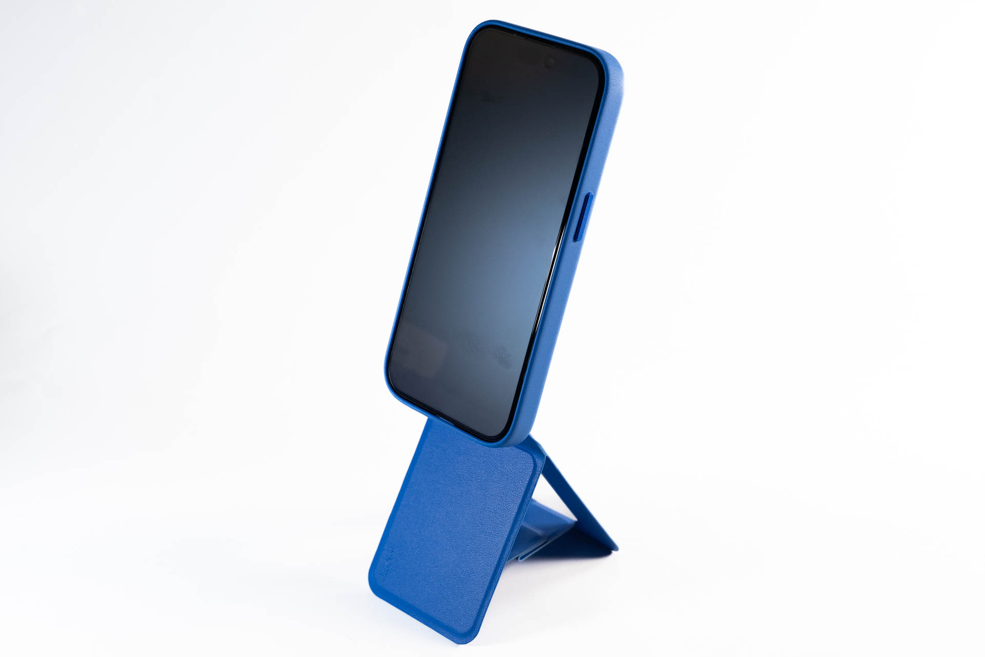 目線の高さまでスマホを持ち上げられる脚立スタンドモード