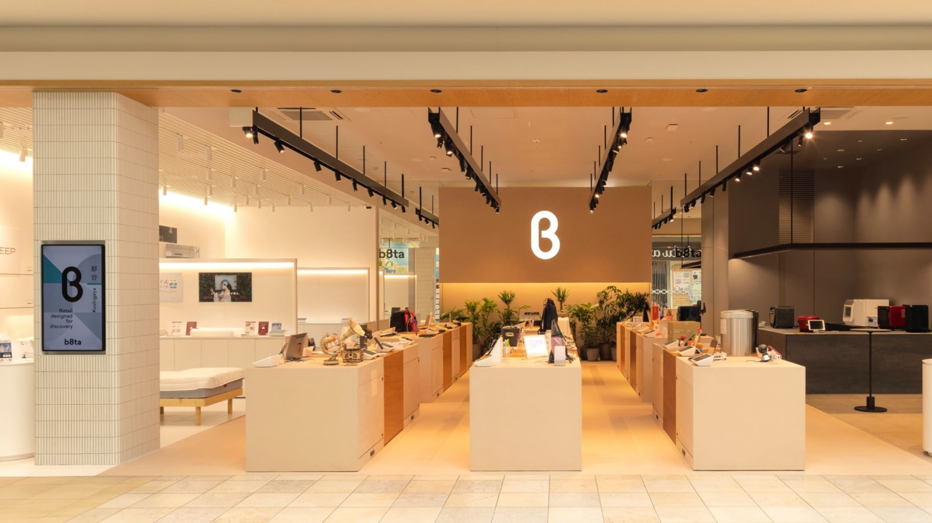 越谷レイクタウンの体験型ストア「b8ta」