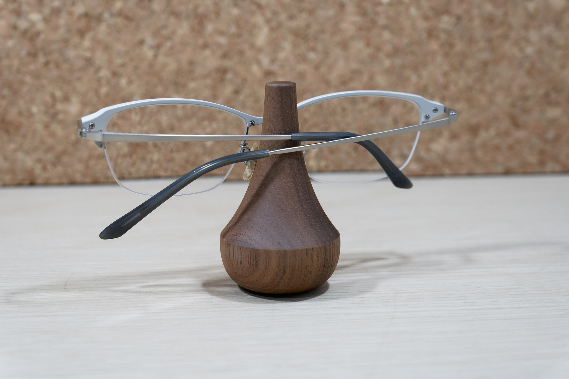 メガネを置いてみるとこんな感じ