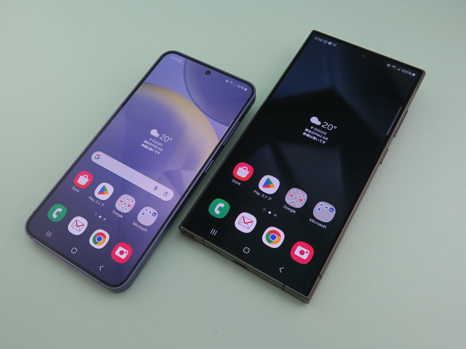 今回発表された「Galaxy S24」（左）と「Galaxy S24 Ultra」（右）の前面。ディスプレイは「Galaxy S24」の6.2インチに対し、「Galaxy S24 Ultra」は6.8インチと最大級