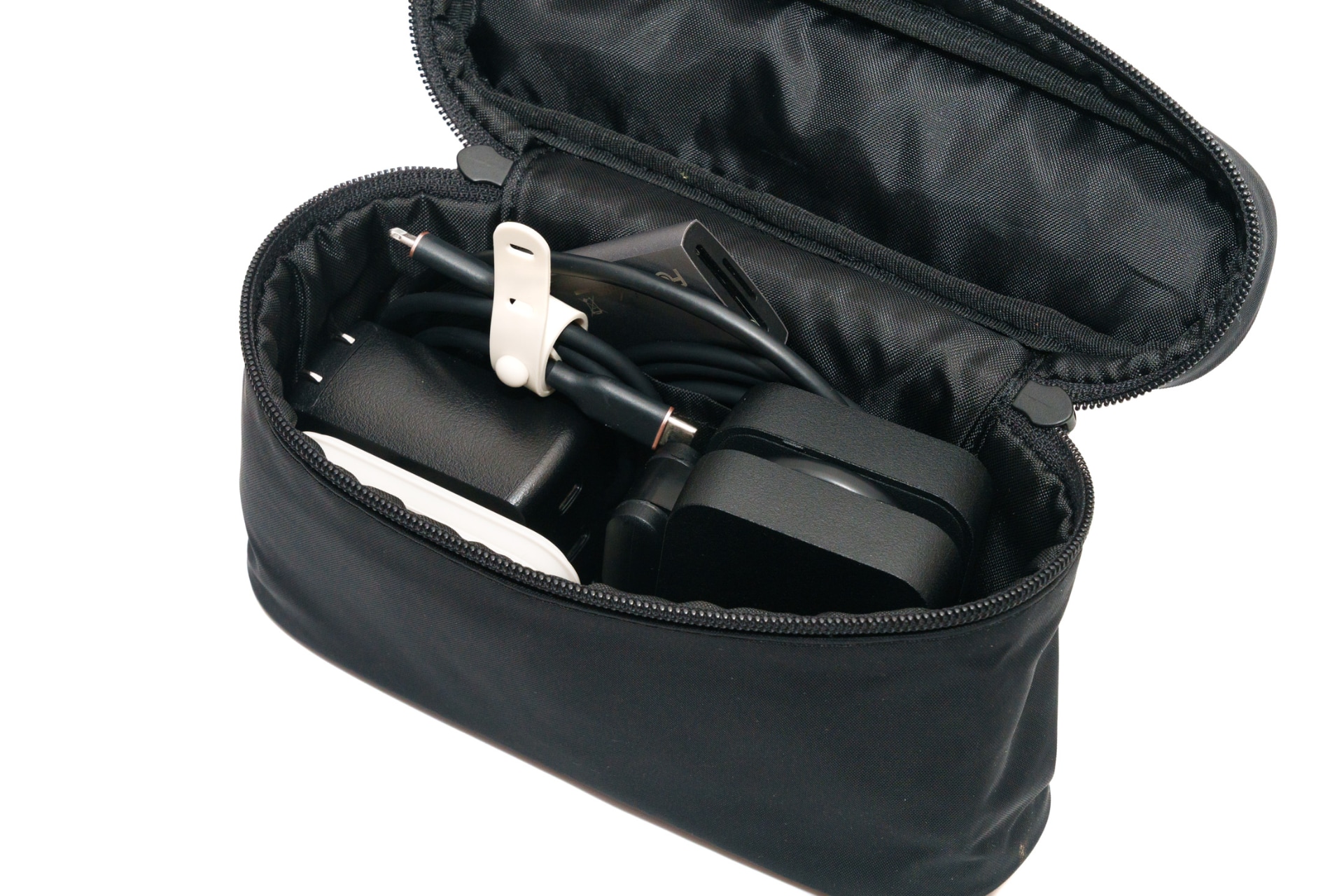 旅行用に使っているポーチにも問題なく入りました