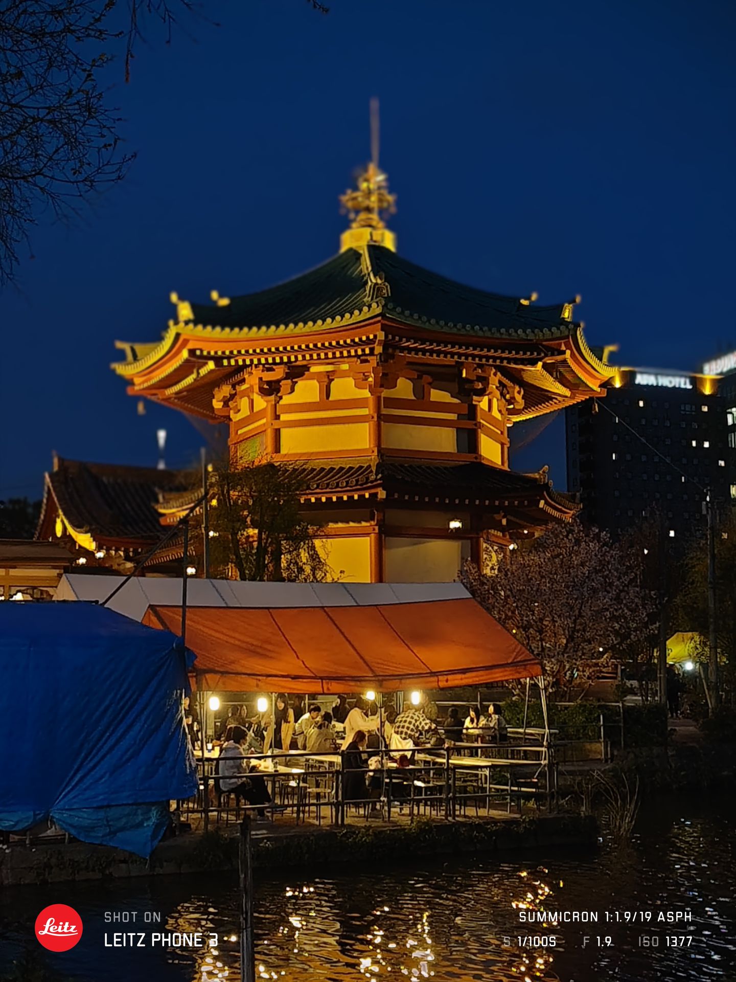 大きなセンサーなので低照度でも撮影が可能だ。ただ「NOCTILUX 50mm」などをチョイスして「F1.2」をセットするとボケが不自然になる傾向があった。建物上部のような写りになる。撮影時には気をつけたい