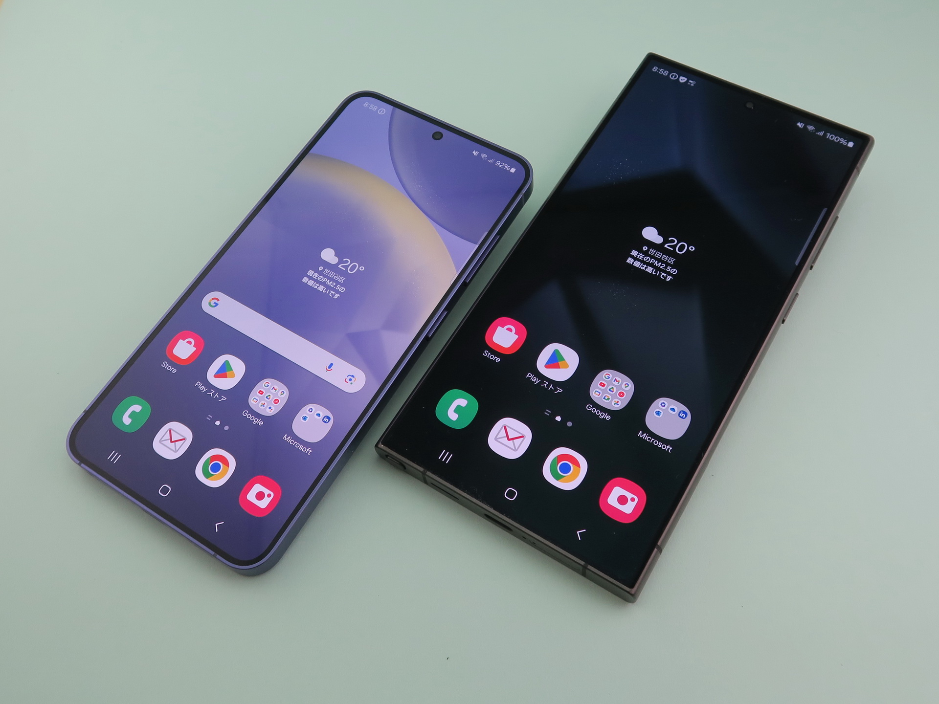 今回発表された「Galaxy S24」（左）と「Galaxy S24 Ultra」（右）の前面。ディスプレイは「Galaxy S24」の6.2インチに対し、「Galaxy S24 Ultra」は6.8インチと最大級