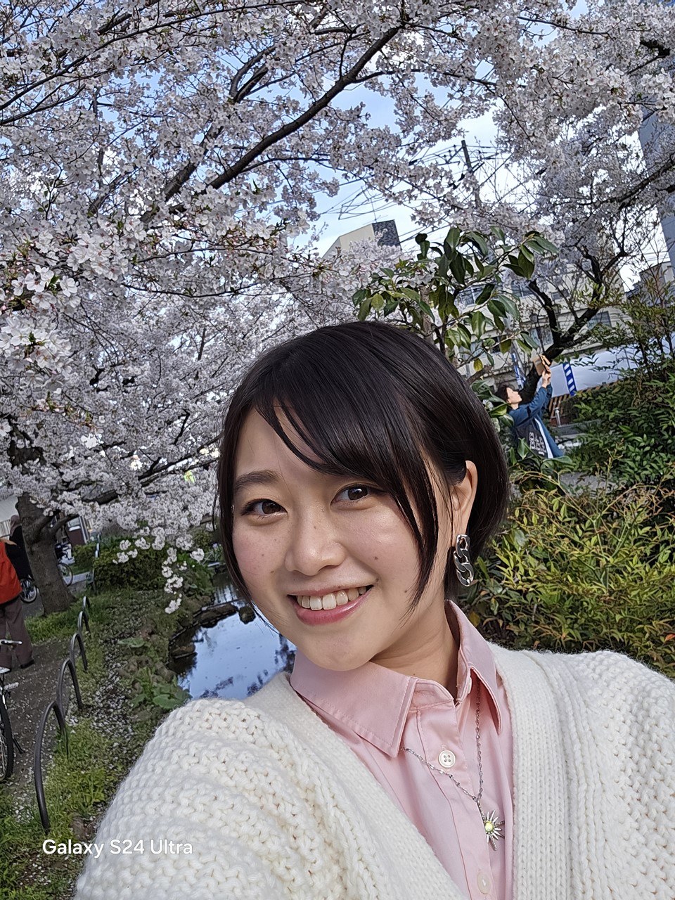 インカメラによるセルフィー。［ポートレート］ではなく、［写真］で撮影