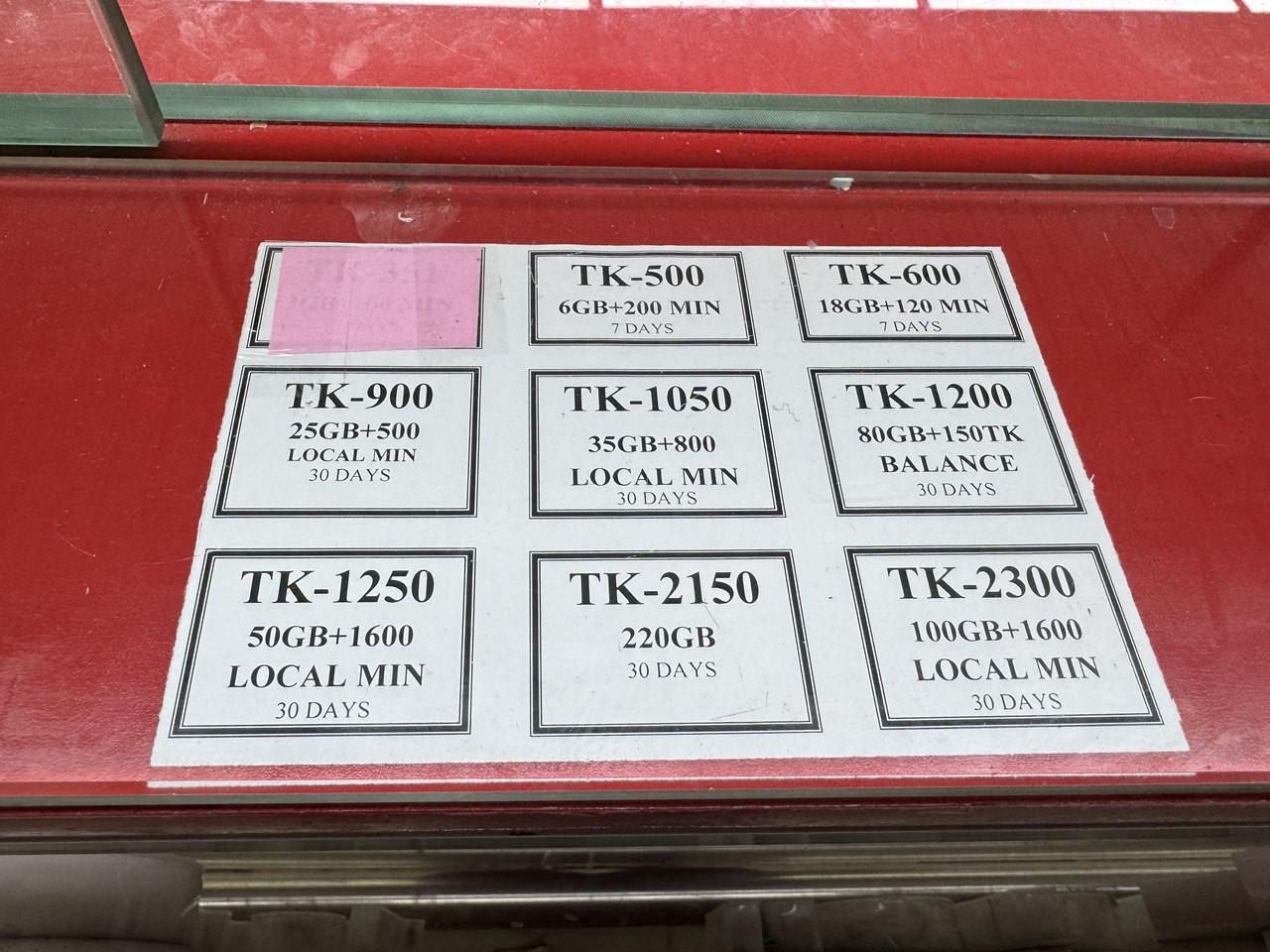ほかのキャリアの料金表。1タカは約1.4円です