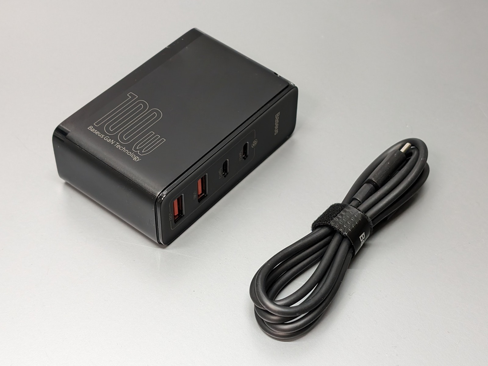 USB Type-Cケーブルが同梱されているのは珍しく、お買い得感は高い