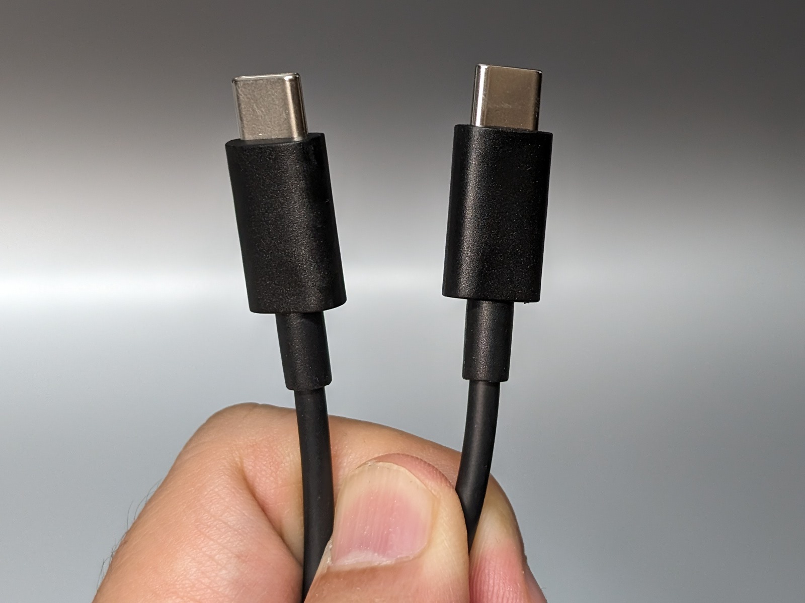 USB Type-Cケーブルは5A対応、つまり100Wの充電に利用できる。ケーブル長は1m