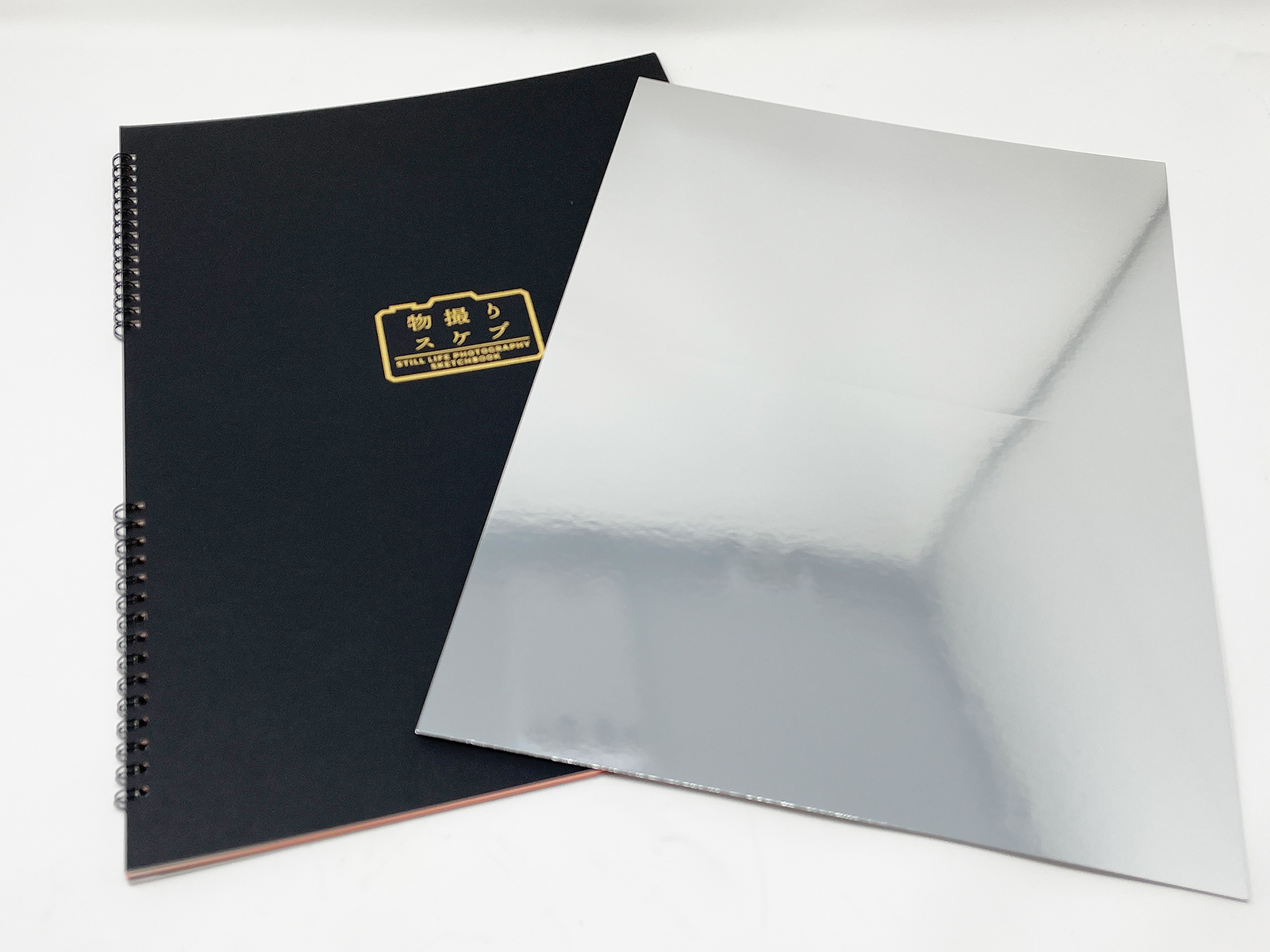 付属するミラーボード。レフ板として使用できます。これだけでもけっこう便利。